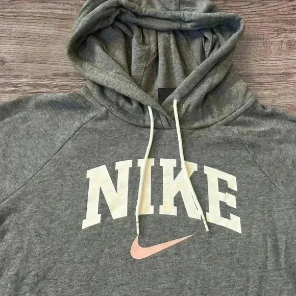 Women’s light weight Nike hooded sweatshirt size Small. - Picture 2 of 5